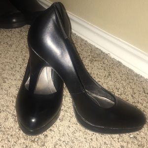 APT. 9 matte black heels